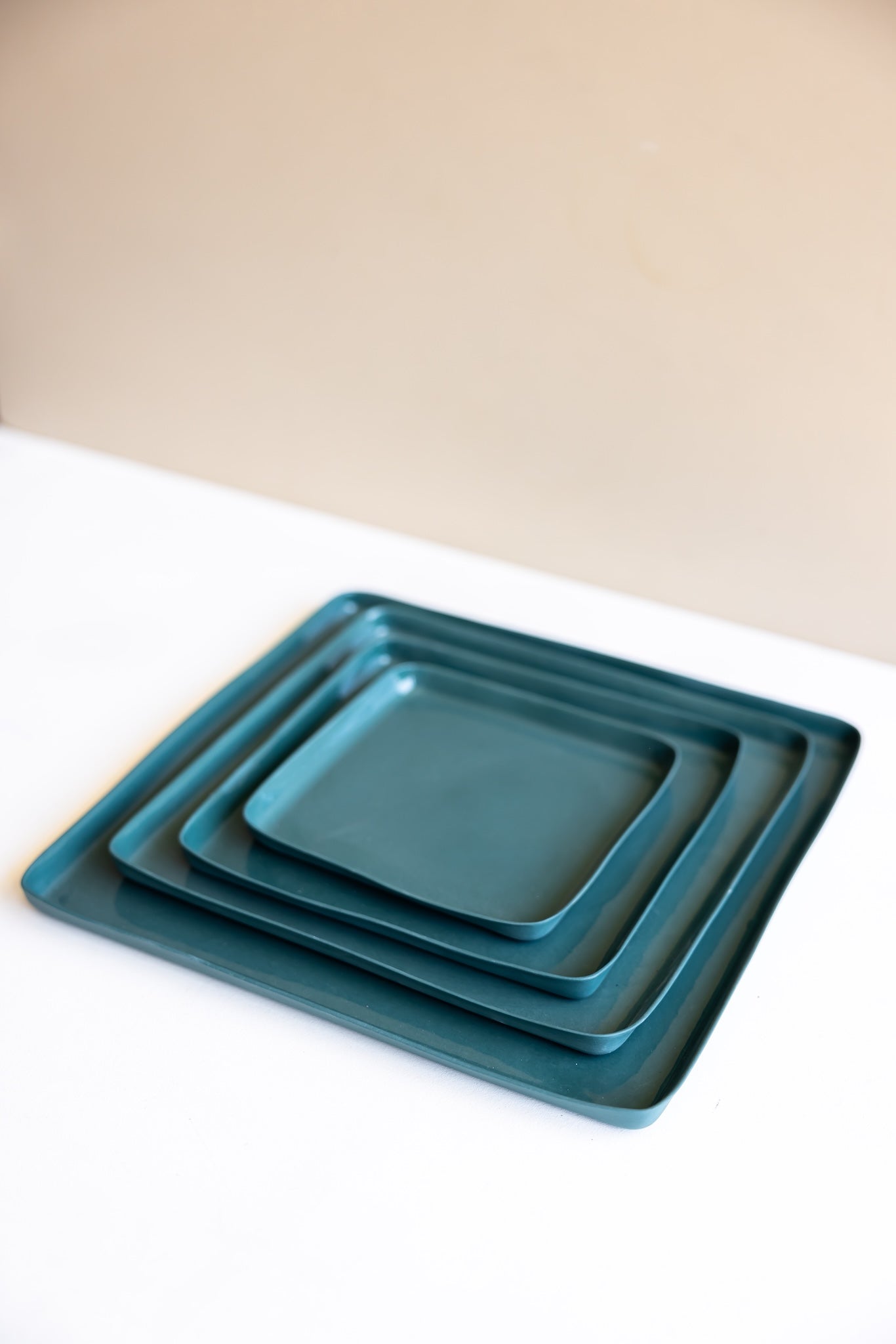 Tetra Square Plate Set