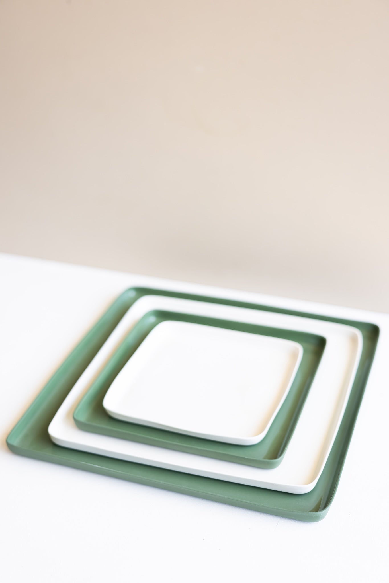 Tetra Square Plate Set