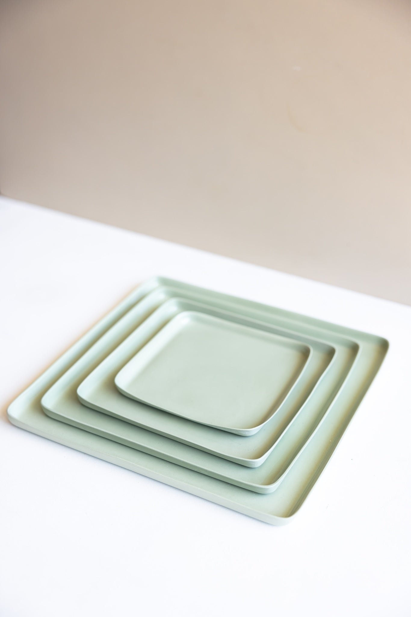 Tetra Square Plate Set