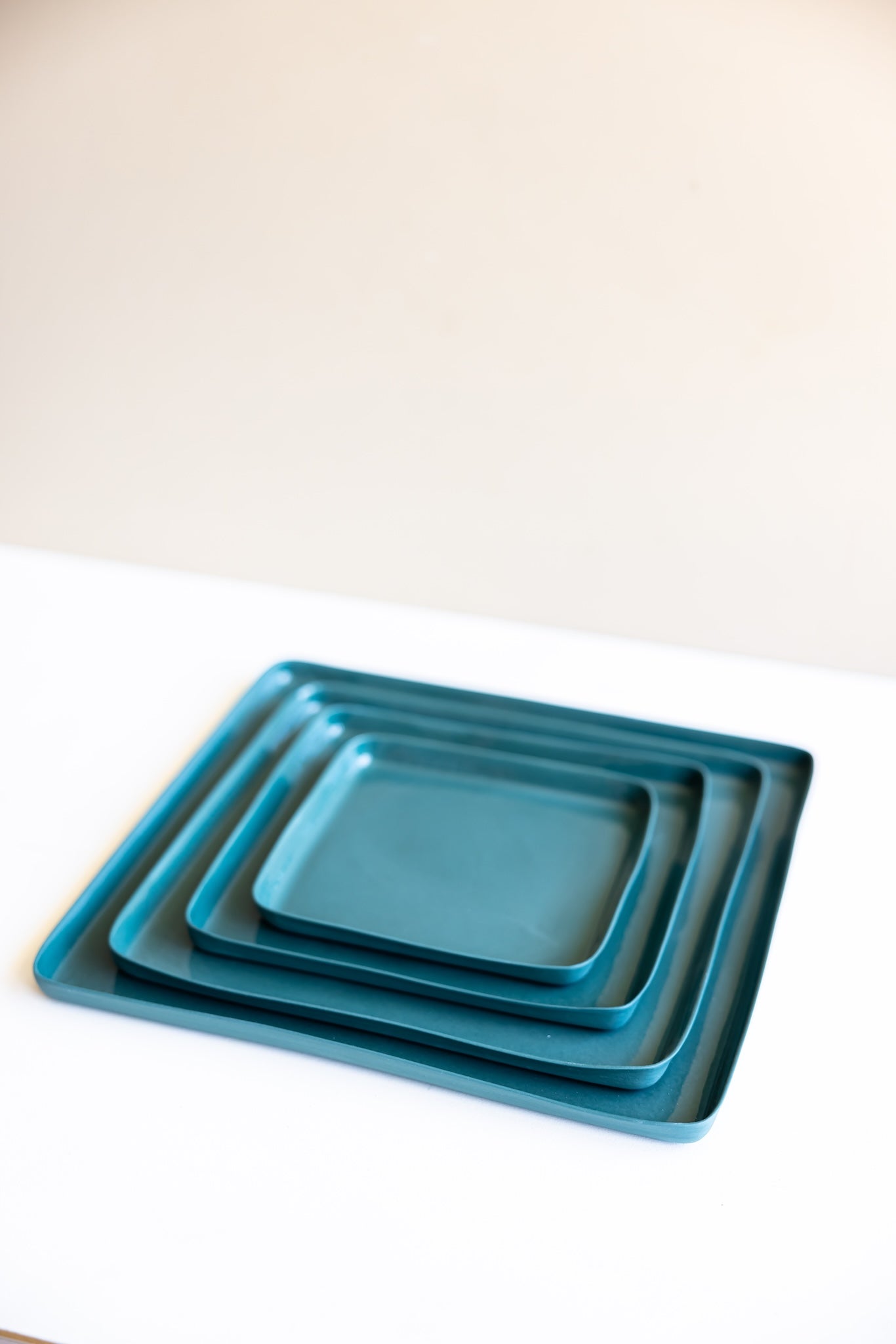Tetra Square Plate Set