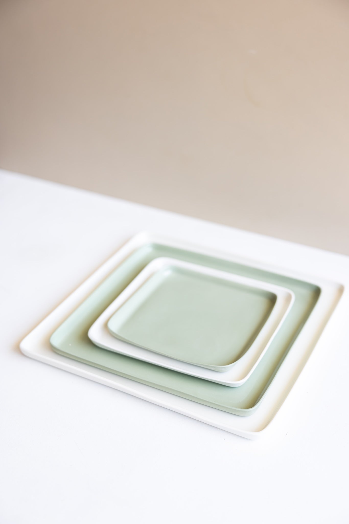 Tetra Square Plate Set