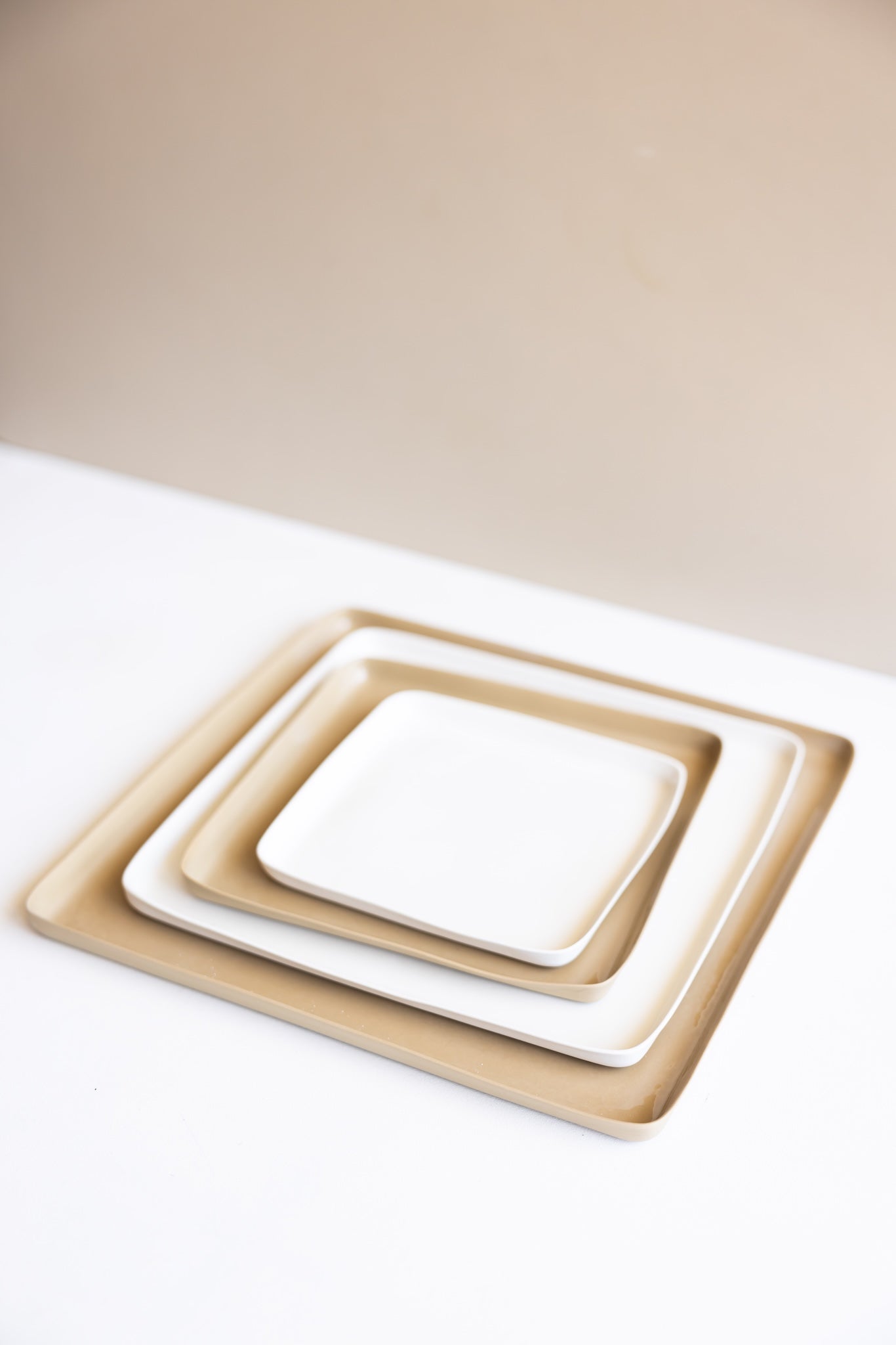 Tetra Square Plate Set