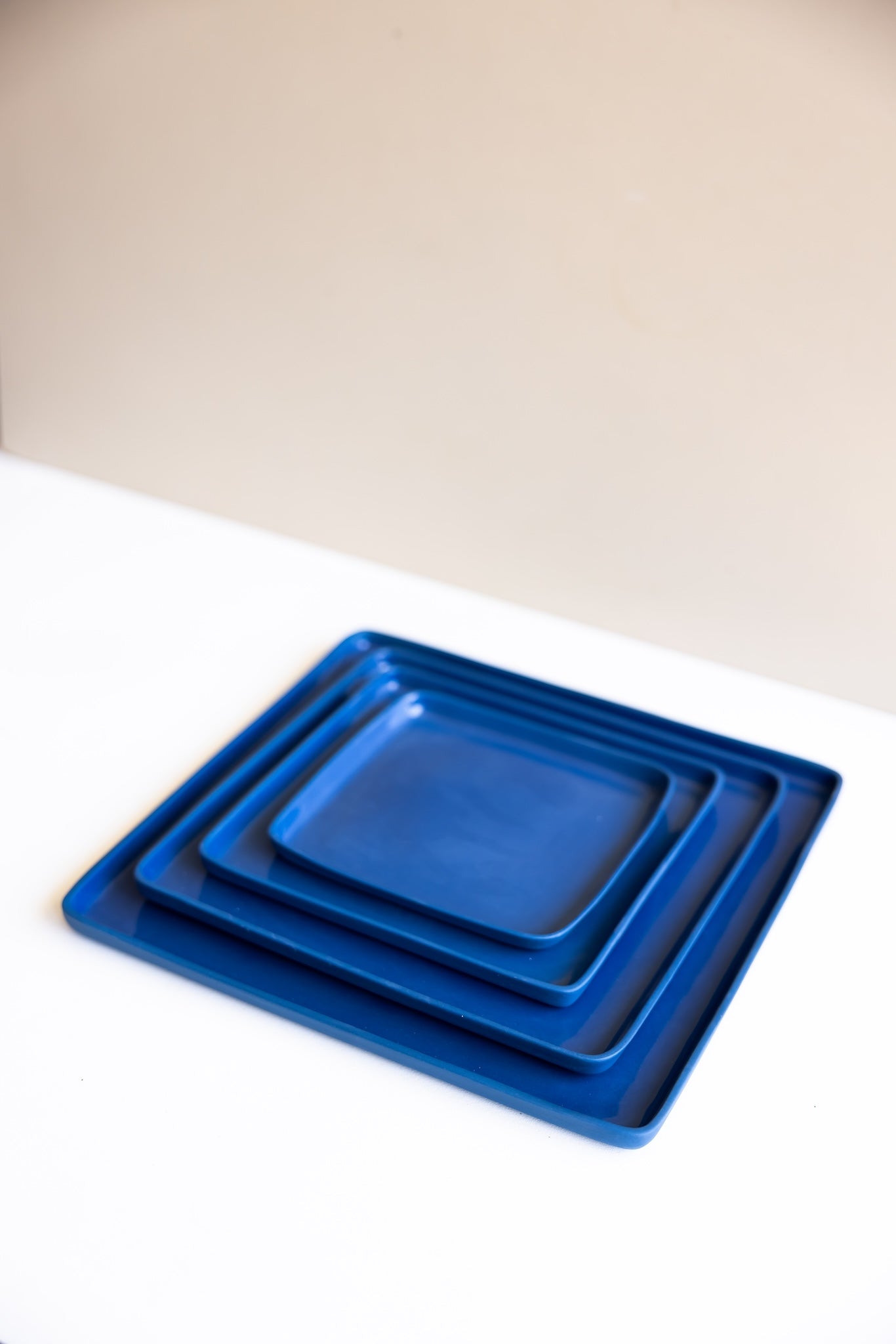 Tetra Square Plate Set