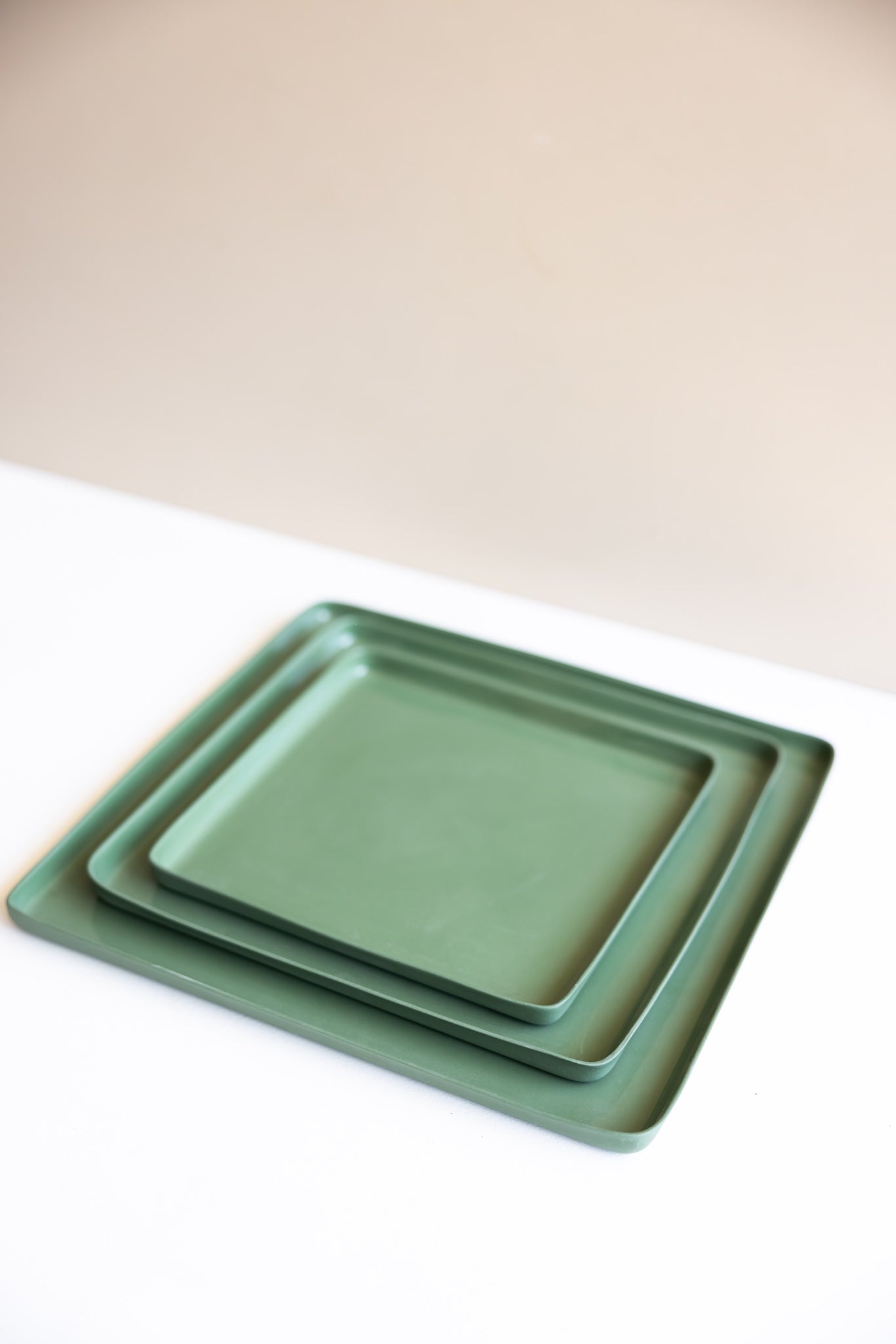 Tetra Square Plate Set